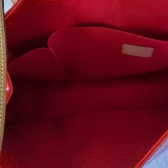 LOUIS VUITTON RED MONOGRAM VERNIS BISCAYNE BAY BAG - Picture 13 of 16